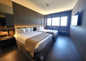 Deluxe Double Room with Two Double Beds room in BAH Barcelona Airport Hotel