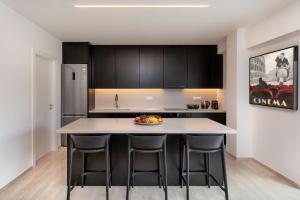 Elegant & Central 3BR in Glyfada