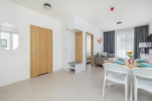 Aquamarina Dąbki - Tuż przy Plaży z Parkingiem by Noclegi Renters