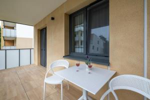 Aquamarina Dąbki - Tuż przy Plaży z Parkingiem by Noclegi Renters