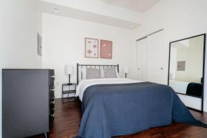 Heart of Downtown ATX 1br w pool doorman gym ATX-202