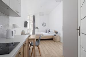 Studio apartment with balcony - Starowiślna 41