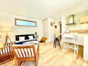 Appartements 300 m Plage et Centre Ville - Parking Privatif et Gratuit sur Place - Terrasse Bois : photos des chambres