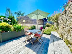 Appartements 300 m Plage et Centre Ville - Parking Privatif et Gratuit sur Place - Terrasse Bois : photos des chambres