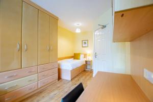 21 - 2 Bed Apartment by Shortstays