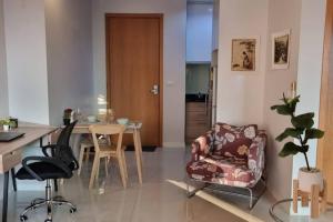 Lovely Cozy Condo In Trendy Fun Neighborhood