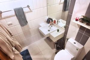 Lovely Cozy Condo In Trendy Fun Neighborhood