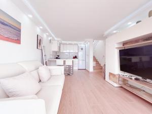 Ocean View! Parque Las Americas! Heated Pool, AC! LA05