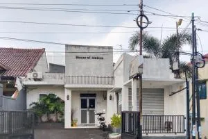 House Of Mahira Syariah Mitra RedDoorz - Tjilopadang