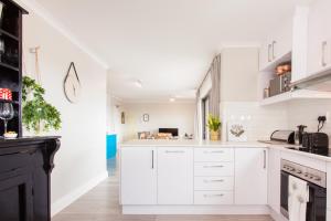 Madison Views of Table Bay