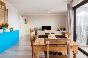 Madison Views of Table Bay