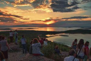 Ayvalık Sarımsaklıda denize 200 metre uzaklıkta yeni döşenmiş daire