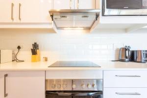 The Paragon Cosmo Sanctuary Sophisticated Mountain & City Views