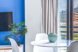 The Paragon KAHLÚA Modern Open Plan Centrally Located