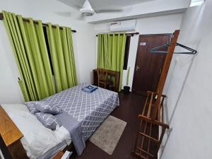 Oceanic Shades - Mount Lavinia