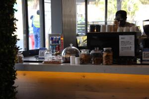 MONDAINE CENTRAL LUXURIOUS SPACIOUS AND TRENDY