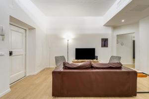 GuestHost - Giardino della Fortezza Modern Apt x6 with Patio