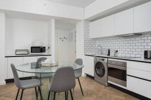 City Bowl Walk to Restaurants Modern Living