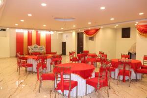 Le Blue Moon Near Hyatt Regency