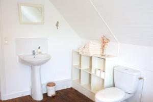 Sejours chez l'habitant Chambre privee a la campagne avec deux lits doubles petit dejeuner inclus : photos des chambres