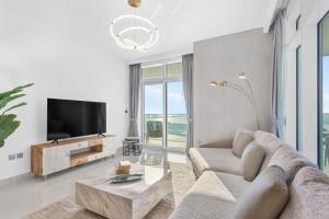 Tropical Home w Private Beach in Emaar Beachfront