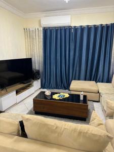 شقة بجاردينيا سيتي مكيفه بالكامل