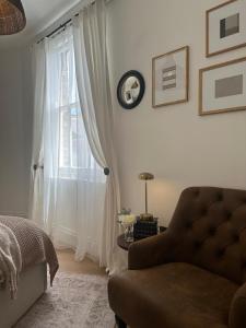 Entire Flat In the Diamond of Battersea