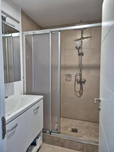 Blaxy Residence E402
