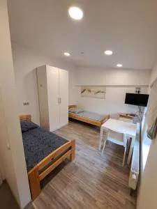 Monteurzimmer - Ferien Wohnungen Leipzig - Sandersdorf-Brehna - ديلتزش