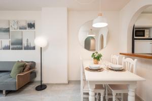 C19 Sunny Apartment with Pool and Terrace