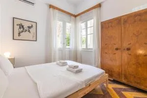 Amazing Centrally Located Apartment - Mastambás