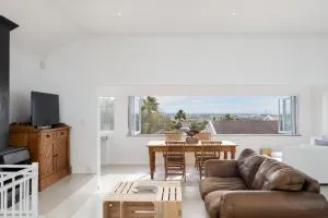 Lakeside Ocean Breeze - Westlake