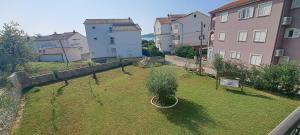 Apartments and rooms Kruna 