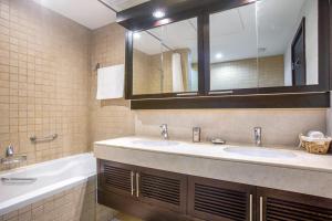 Blueground Downtown B Khalifa view pool DXB-645