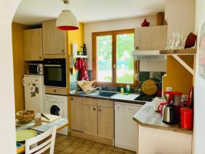 SOUS UN OLIVIER Gîte Le Mûrier, au calme avec climatisation et piscine