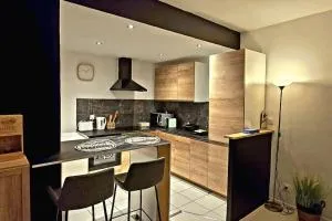 F2 en centre ville proche gare - Allonne