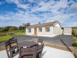 Mourneen Cottage, Cleggan