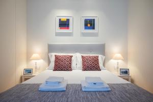 Modern loft w AC Downtown and Metro