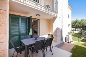 Apartments and rooms Mila M