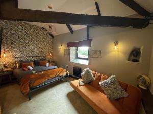 Luxury Dog-Friendly 5 Star Cottage with Hot Tub