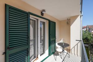 Apartments and rooms Mila M