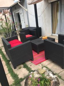 Appartements Studio evasion campagnarde avec jardin et parking, proche de Eurexpo et GroupamaStadium : photos des chambres