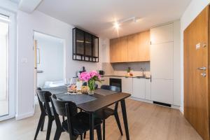 APARTAMENTY MIERZEJA - ENKLAWA, Krynica Morska