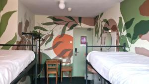 The Flying Pig Beach Hostel Age 18 to 40