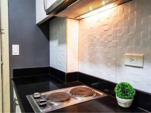 HOMEY MAKATI CONDO UNIT with NETFLIX