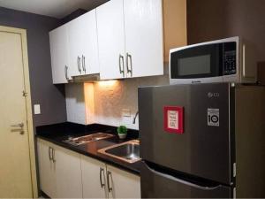 HOMEY MAKATI CONDO UNIT with NETFLIX