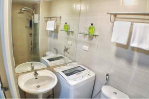 HOMEY MAKATI CONDO UNIT with NETFLIX