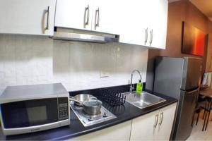 HOMEY MAKATI CONDO UNIT with NETFLIX