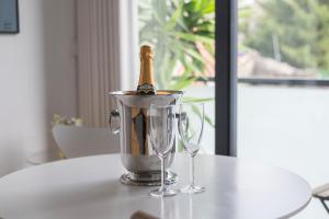 Sunflower Luxury Loft w AC Downtown and Metro