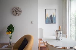 Sunflower Luxury Loft w AC Downtown and Metro